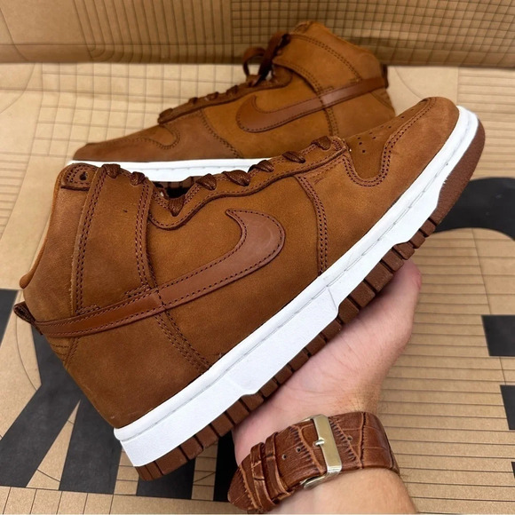 W Nike Dunk High PRM MF Suede Brown/White - Picture 1 of 11